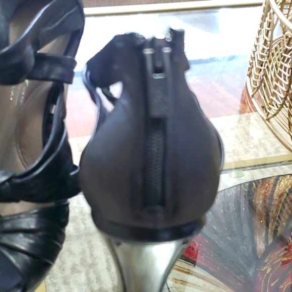 Kenneth Cole Why Knot Black leather wedge heel open toes covered back 6.… - Picture 5 of 9